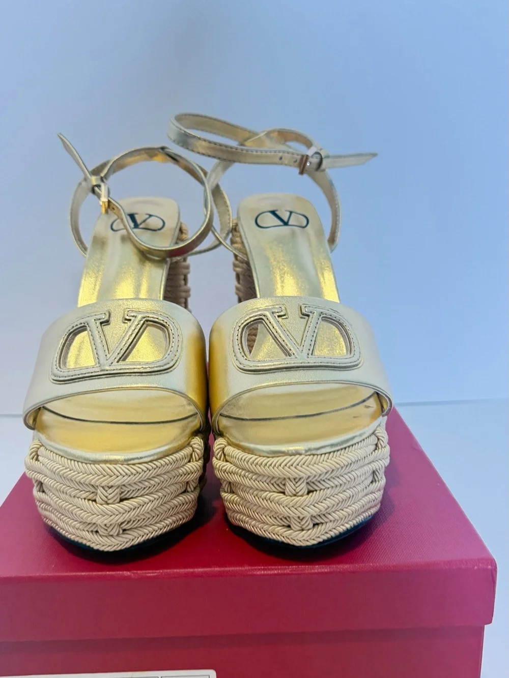 *Inspired shoe*Gold Platform Woven-Detail High Heel Sandals
